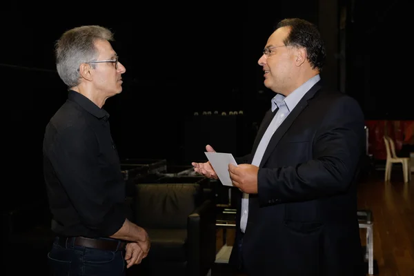 Governador de Minas compartilha experiências de liderança e empreendedorismo com jovens de clube em Belo Horizonte