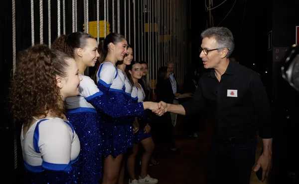 Governador de Minas compartilha experiências de liderança e empreendedorismo com jovens de clube em Belo Horizonte