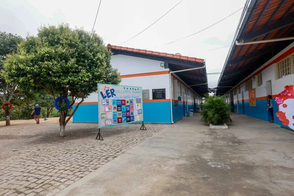 Governo de Minas vistoria escola municipal beneficiada pelo Projeto Mãos Dadas em Águas Vermelhas