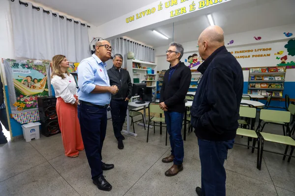 Governo de Minas vistoria escola municipal beneficiada pelo Projeto Mãos Dadas em Águas Vermelhas