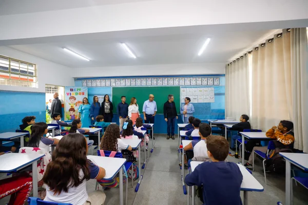 Governo de Minas vistoria escola municipal beneficiada pelo Projeto Mãos Dadas em Águas Vermelhas