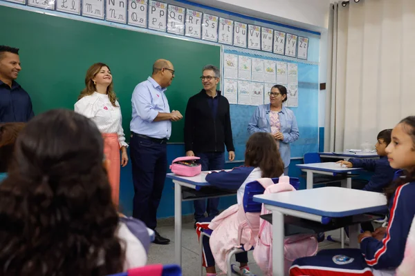 Governo de Minas vistoria escola municipal beneficiada pelo Projeto Mãos Dadas em Águas Vermelhas