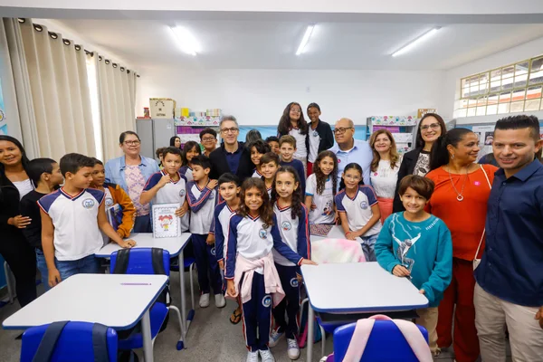 Governo de Minas vistoria escola municipal beneficiada pelo Projeto Mãos Dadas em Águas Vermelhas