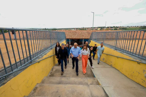Governo de Minas vistoria escola municipal beneficiada pelo Projeto Mãos Dadas em Águas Vermelhas