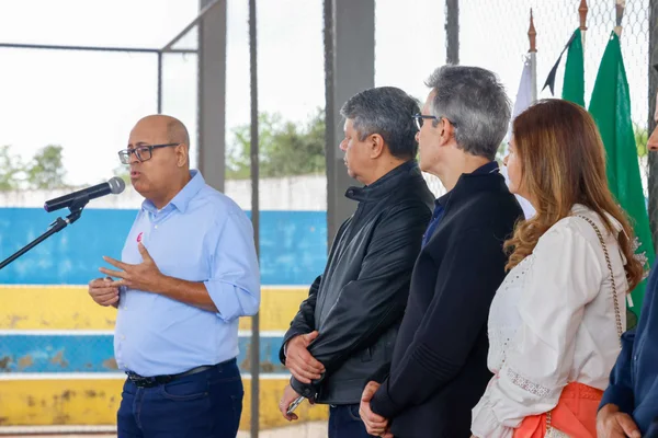 Governo de Minas vistoria escola municipal beneficiada pelo Projeto Mãos Dadas em Águas Vermelhas