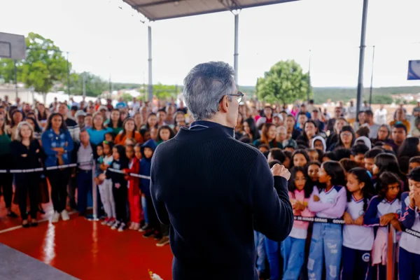 Governo de Minas vistoria escola municipal beneficiada pelo Projeto Mãos Dadas em Águas Vermelhas