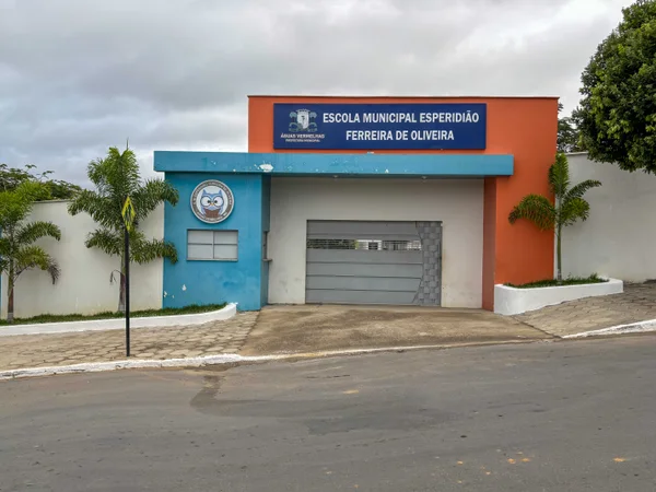 Governo de Minas vistoria escola municipal beneficiada pelo Projeto Mãos Dadas em Águas Vermelhas