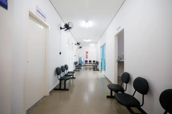Governo de Minas vistoria escola municipal beneficiada pelo Projeto Mãos Dadas em Águas Vermelhas