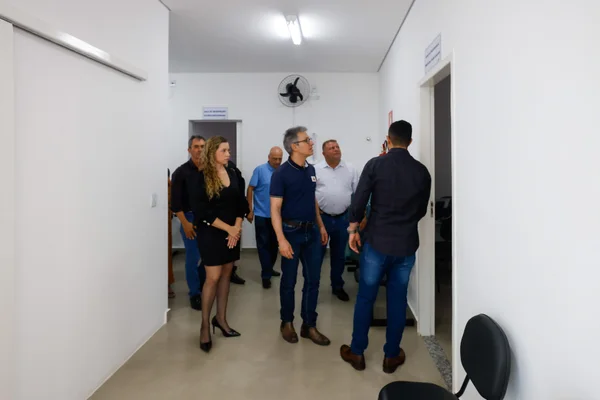 Governo de Minas vistoria escola municipal beneficiada pelo Projeto Mãos Dadas em Águas Vermelhas