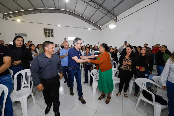 Governo de Minas vistoria escola municipal beneficiada pelo Projeto Mãos Dadas em Águas Vermelhas