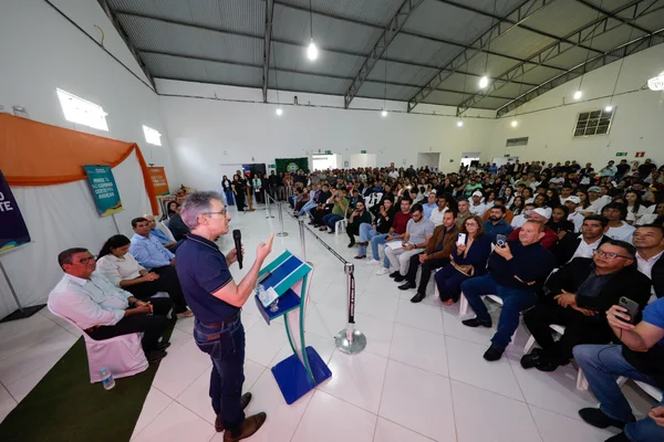 Governo de Minas vistoria escola municipal beneficiada pelo Projeto Mãos Dadas em Águas Vermelhas