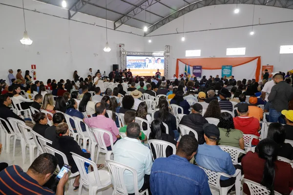 Governo de Minas vistoria escola municipal beneficiada pelo Projeto Mãos Dadas em Águas Vermelhas