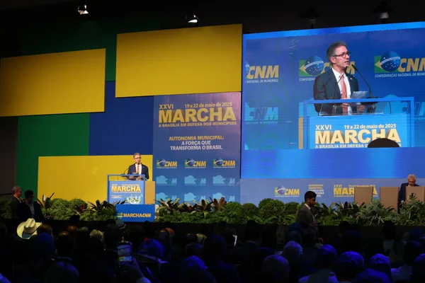 Governo de Minas destaca compromisso com municípios durante Marcha dos Prefeitos em Brasília