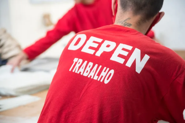 No sistema prisional de Minas, trabalho recupera a dignidade, atrai empresas e reduz custos para o Estado