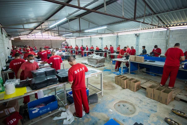 No sistema prisional de Minas, trabalho recupera a dignidade, atrai empresas e reduz custos para o Estado