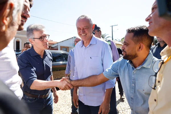 Governador vistoria escolas estaduais no Triângulo Mineiro e Alto Paranaíba, se encontra com população e visita Apae na região