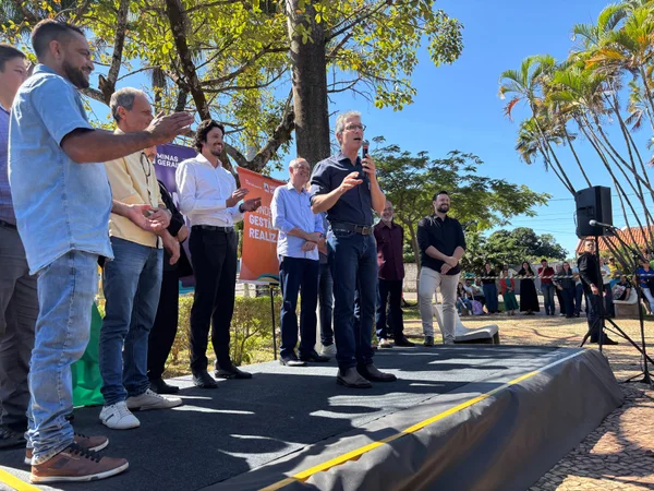 Governador vistoria escolas estaduais no Triângulo Mineiro e Alto Paranaíba, se encontra com população e visita Apae na região
