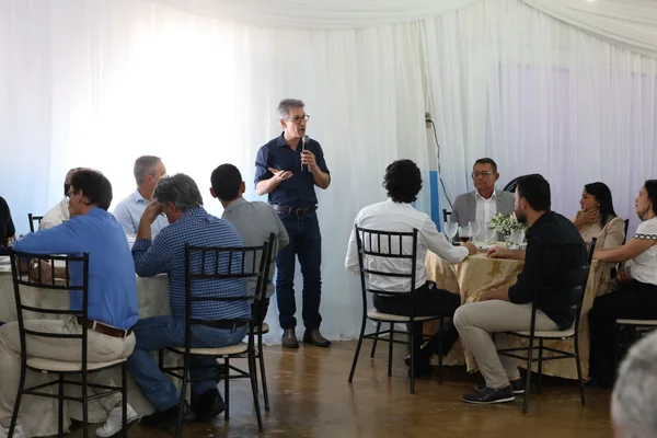 Governador vistoria escolas estaduais no Triângulo Mineiro e Alto Paranaíba, se encontra com população e visita Apae na região