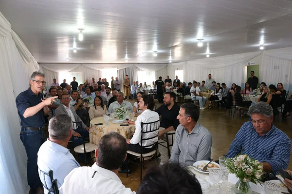 Governador vistoria escolas estaduais no Triângulo Mineiro e Alto Paranaíba, se encontra com população e visita Apae na região