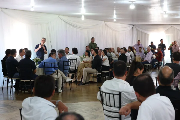 Governador vistoria escolas estaduais no Triângulo Mineiro e Alto Paranaíba, se encontra com população e visita Apae na região