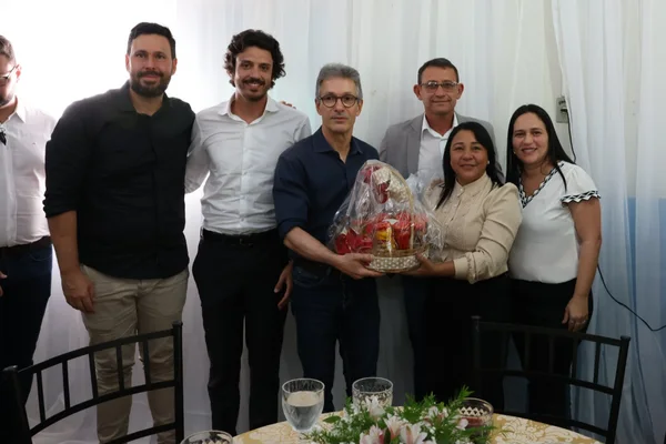 Governador vistoria escolas estaduais no Triângulo Mineiro e Alto Paranaíba, se encontra com população e visita Apae na região