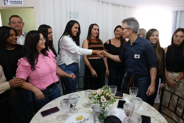 Governador vistoria escolas estaduais no Triângulo Mineiro e Alto Paranaíba, se encontra com população e visita Apae na região