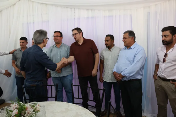 Governador vistoria escolas estaduais no Triângulo Mineiro e Alto Paranaíba, se encontra com população e visita Apae na região