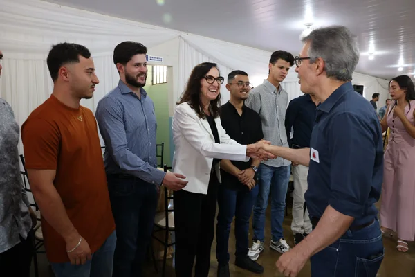 Governador vistoria escolas estaduais no Triângulo Mineiro e Alto Paranaíba, se encontra com população e visita Apae na região