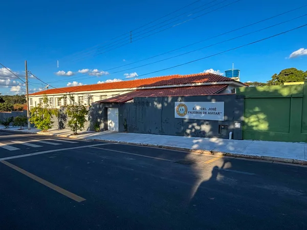 Governador vistoria escolas estaduais no Triângulo Mineiro e Alto Paranaíba, se encontra com população e visita Apae na região