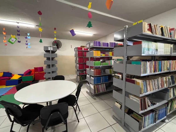 Governador vistoria escolas estaduais no Triângulo Mineiro e Alto Paranaíba, se encontra com população e visita Apae na região