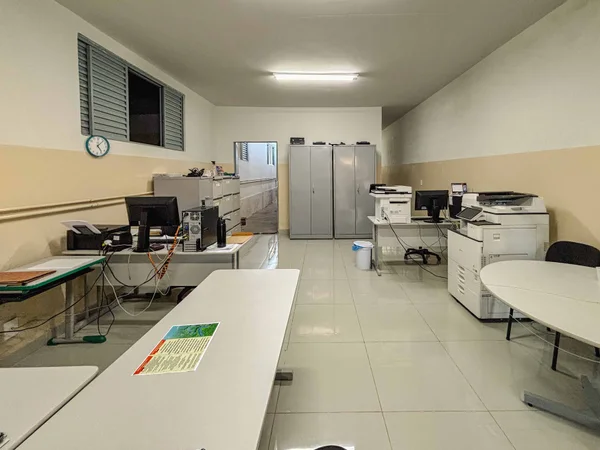 Governador vistoria escolas estaduais no Triângulo Mineiro e Alto Paranaíba, se encontra com população e visita Apae na região