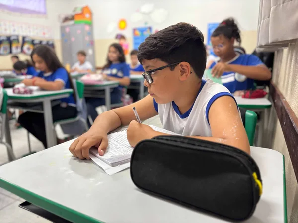 Governador vistoria escolas estaduais no Triângulo Mineiro e Alto Paranaíba, se encontra com população e visita Apae na região