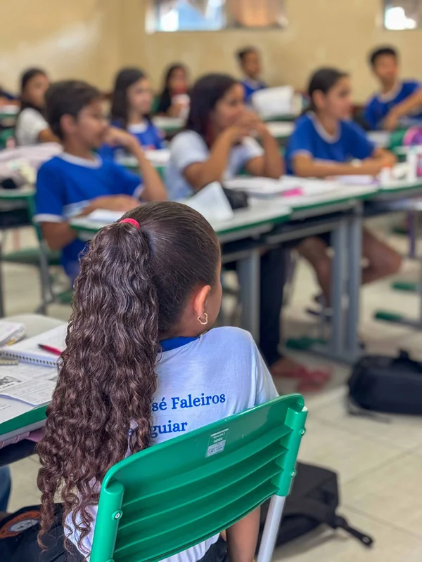 Governador vistoria escolas estaduais no Triângulo Mineiro e Alto Paranaíba, se encontra com população e visita Apae na região