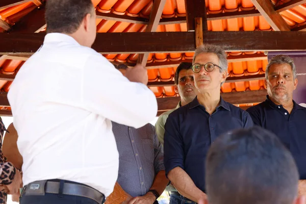 Governador vistoria escolas estaduais no Triângulo Mineiro e Alto Paranaíba, se encontra com população e visita Apae na região