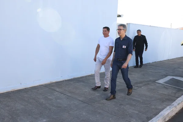 Governador vistoria escolas estaduais no Triângulo Mineiro e Alto Paranaíba, se encontra com população e visita Apae na região