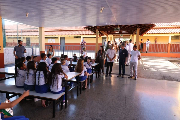 Governador vistoria escolas estaduais no Triângulo Mineiro e Alto Paranaíba, se encontra com população e visita Apae na região
