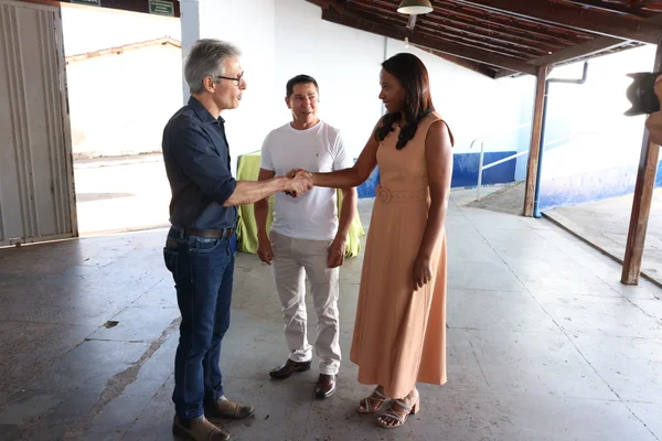 Governador vistoria escolas estaduais no Triângulo Mineiro e Alto Paranaíba, se encontra com população e visita Apae na região