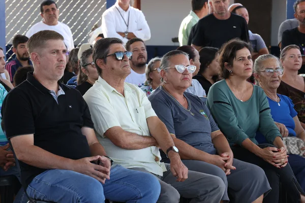Governador vistoria escolas estaduais no Triângulo Mineiro e Alto Paranaíba, se encontra com população e visita Apae na região