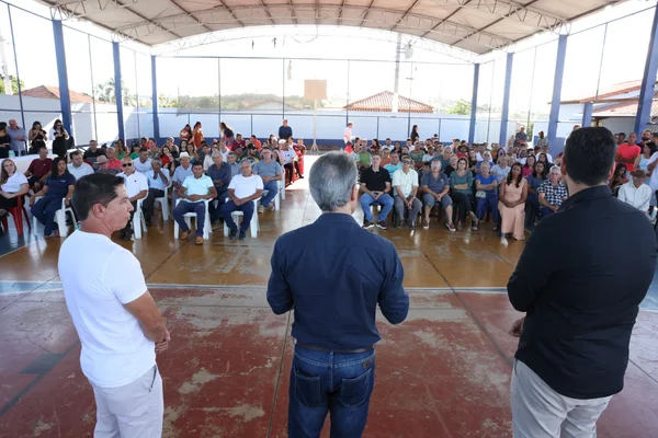 Governador vistoria escolas estaduais no Triângulo Mineiro e Alto Paranaíba, se encontra com população e visita Apae na região