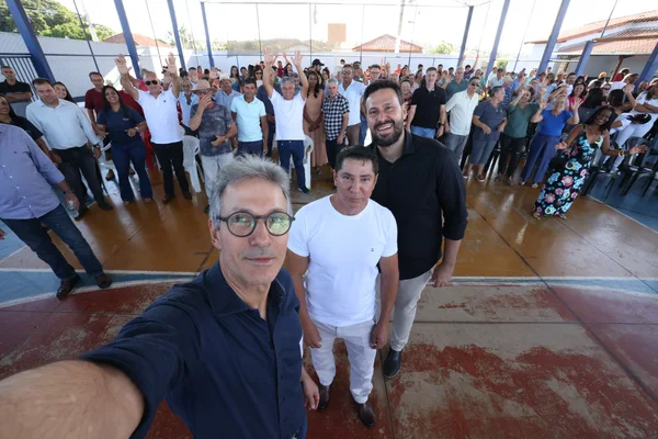 Governador vistoria escolas estaduais no Triângulo Mineiro e Alto Paranaíba, se encontra com população e visita Apae na região