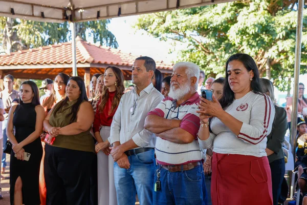 Governador vistoria escolas estaduais no Triângulo Mineiro e Alto Paranaíba, se encontra com população e visita Apae na região