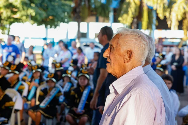 Governador vistoria escolas estaduais no Triângulo Mineiro e Alto Paranaíba, se encontra com população e visita Apae na região