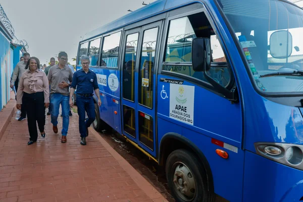 Governador vistoria escolas estaduais no Triângulo Mineiro e Alto Paranaíba, se encontra com população e visita Apae na região