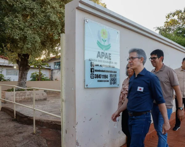 Governador vistoria escolas estaduais no Triângulo Mineiro e Alto Paranaíba, se encontra com população e visita Apae na região