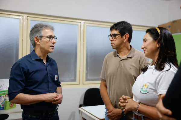 Governador vistoria escolas estaduais no Triângulo Mineiro e Alto Paranaíba, se encontra com população e visita Apae na região