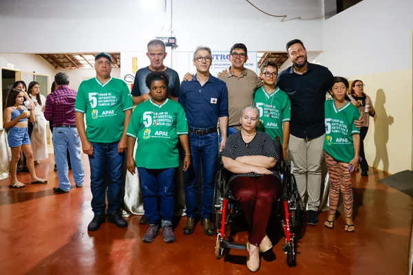 Governador vistoria escolas estaduais no Triângulo Mineiro e Alto Paranaíba, se encontra com população e visita Apae na região