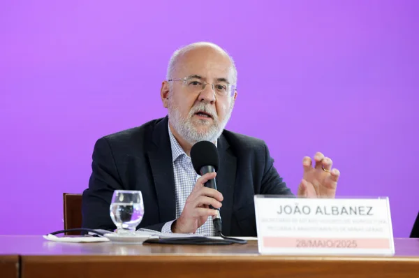Governo de Minas reforça medidas para evitar disseminação da gripe aviária