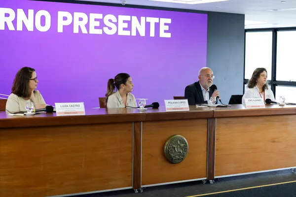 Governo de Minas reforça medidas para evitar disseminação da gripe aviária