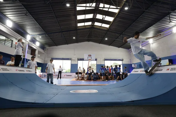 Governo de Minas lança programa de fomento ao skate, basquete e outros esportes urbanos