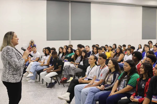 De Minas para o mundo: jovens da rede estadual se preparam para intercâmbio internacional promovido pelo Governo do Estado